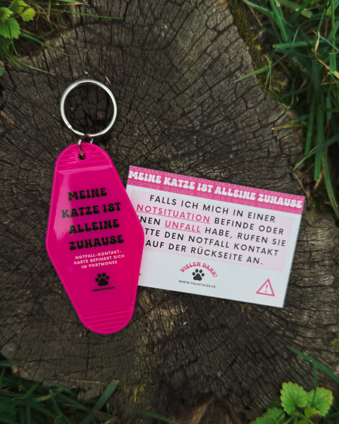 Schlüsselanhänger „Meine Katze ist alleine zuhause“ Pink – inkl. Notfallkarte