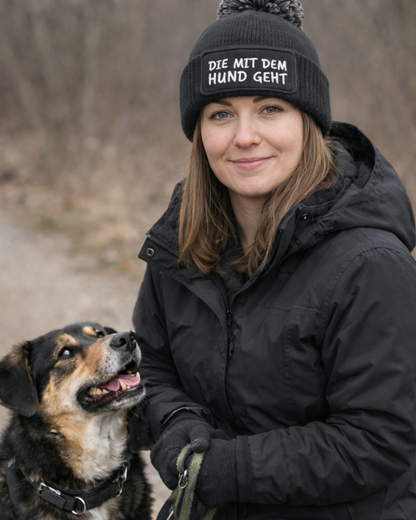 Bommelmütze „DIE MIT DEM HUND GEHT“